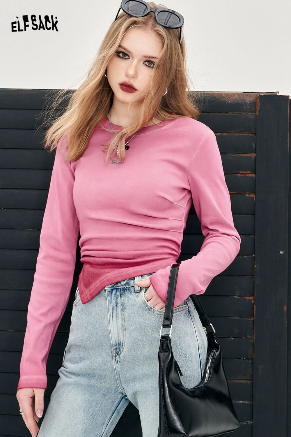 ELFSACK pink long sleeve Acubi Style Irregular T-shirt worn with light blue jeans and black handbag