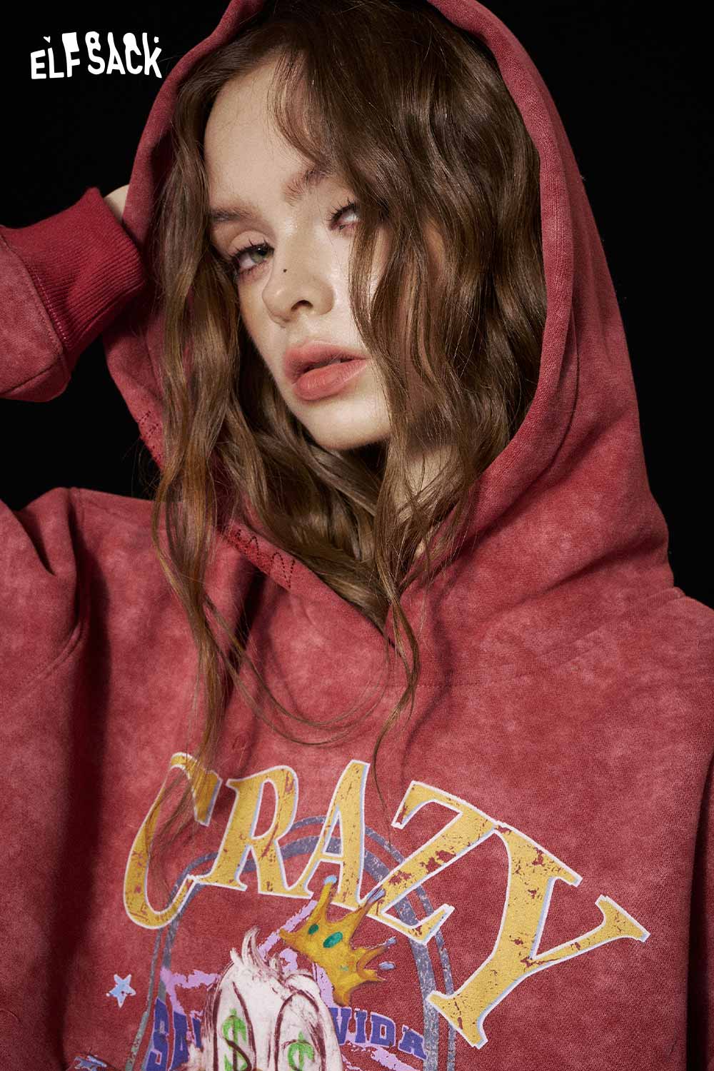 ELFSACK animal graphic cropped sweatshirt in red featuring a playful design and cozy hood