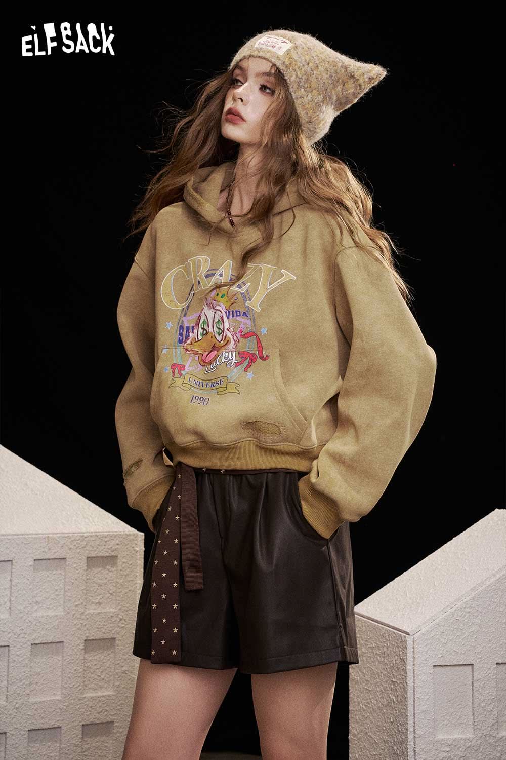 ELFSACK animal graphic cropped sweatshirt in beige with playful design, paired with stylish shorts