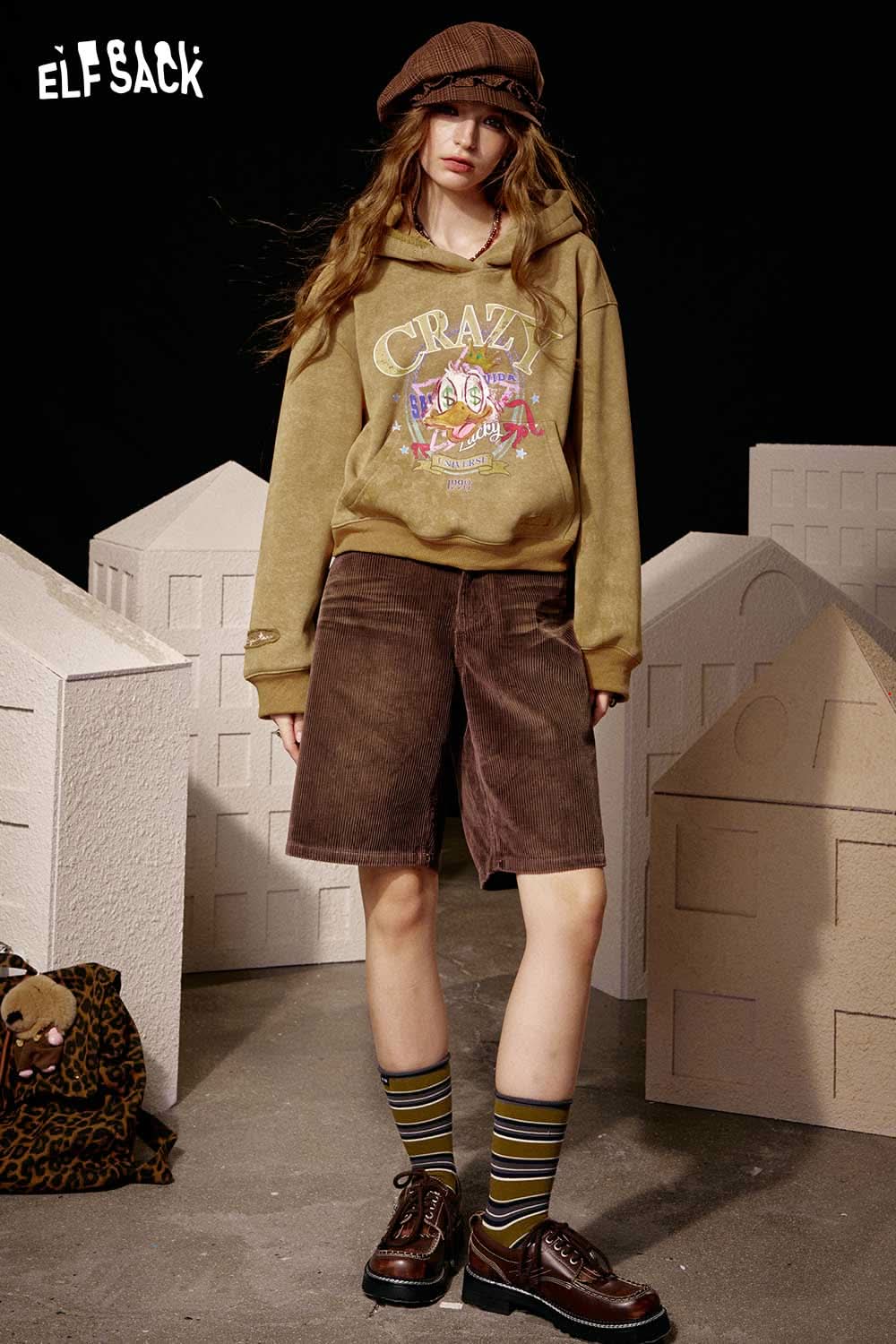ELFSACK animal graphic cropped sweatshirt in beige with unique artwork for a trendy look