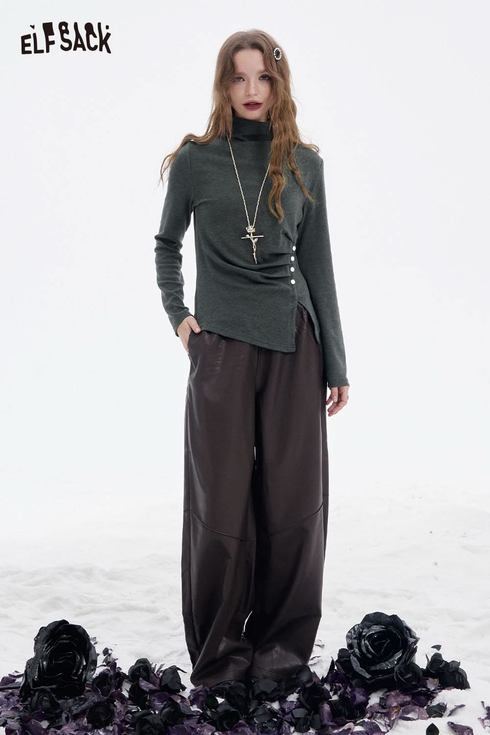 ELFSACK asymmetric hem long sleeve t-shirt in dark green with elegant styling and modern design