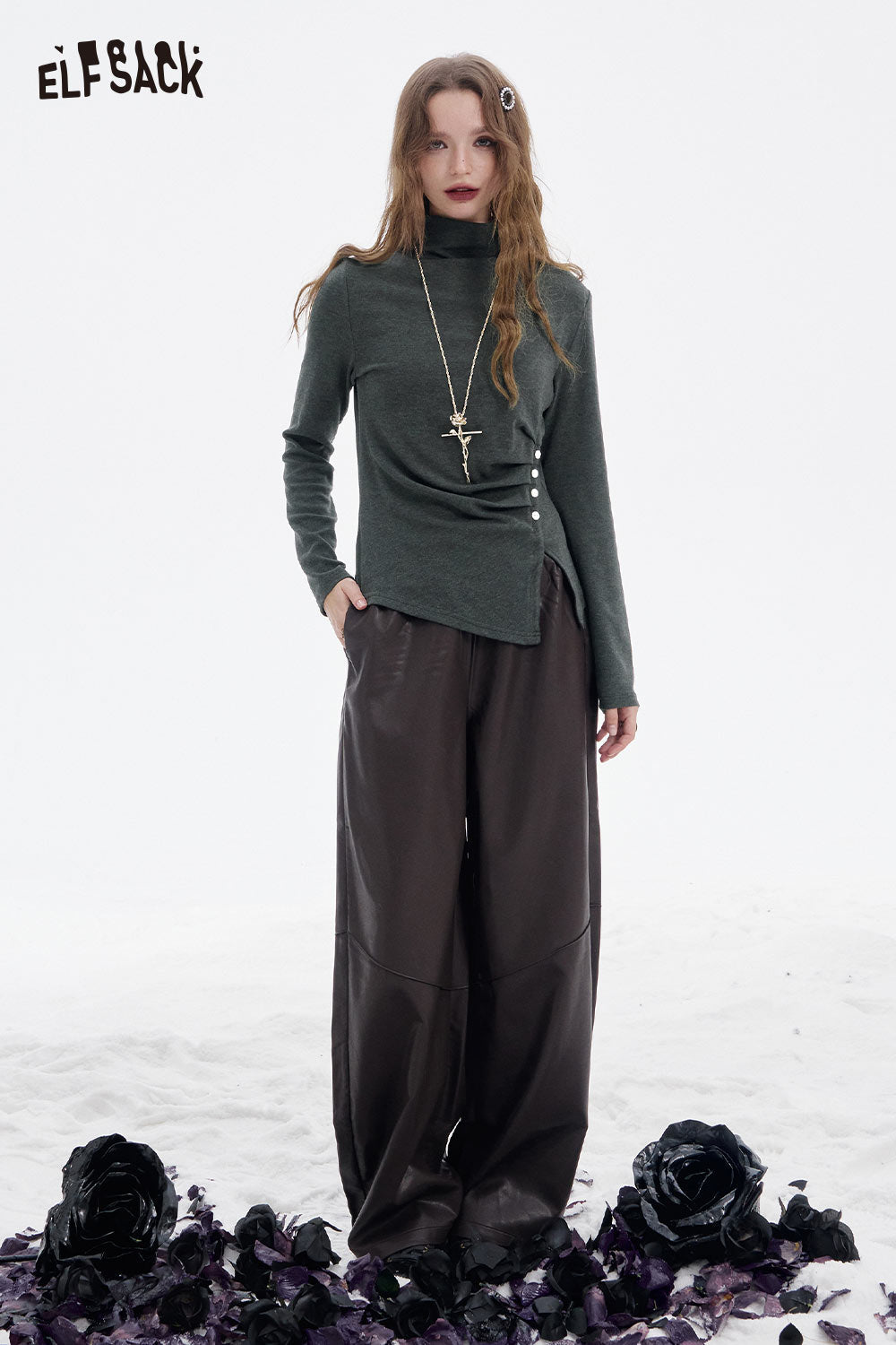 ELFSACK asymmetric hem long sleeve t-shirt in dark green with elegant styling and modern design