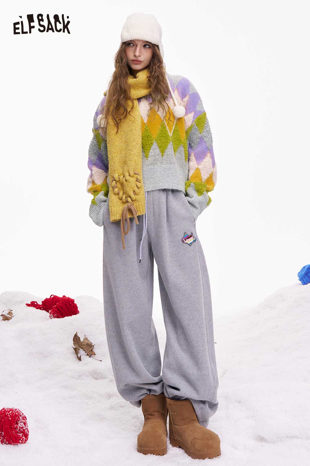 ELFSACK casual diamond pattern cropped sweater styled with gray sweatpants and a warm scarf in a winter setting