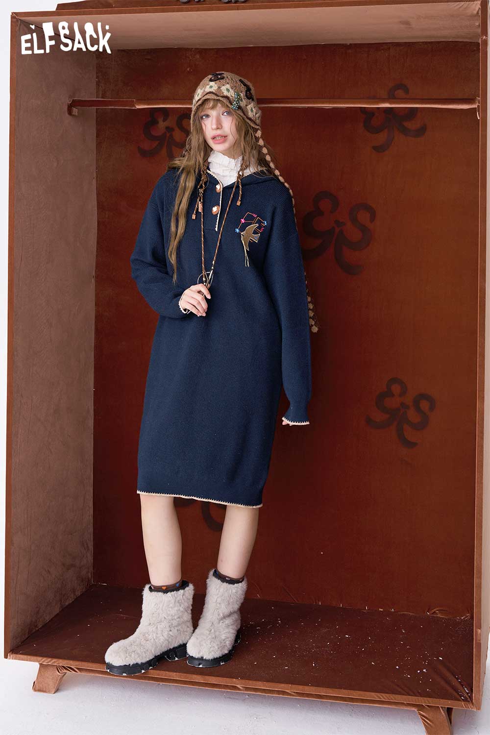 ELFSACK casual embroidered hooded long dress in navy with a stylish design and cozy fit