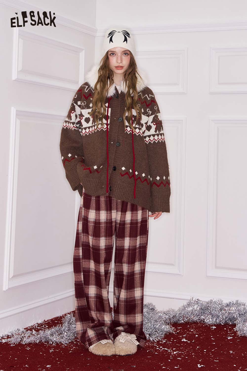 ELFSACK Christmas animal graphic cardigan with festive designs and cozy buttons for winter styling