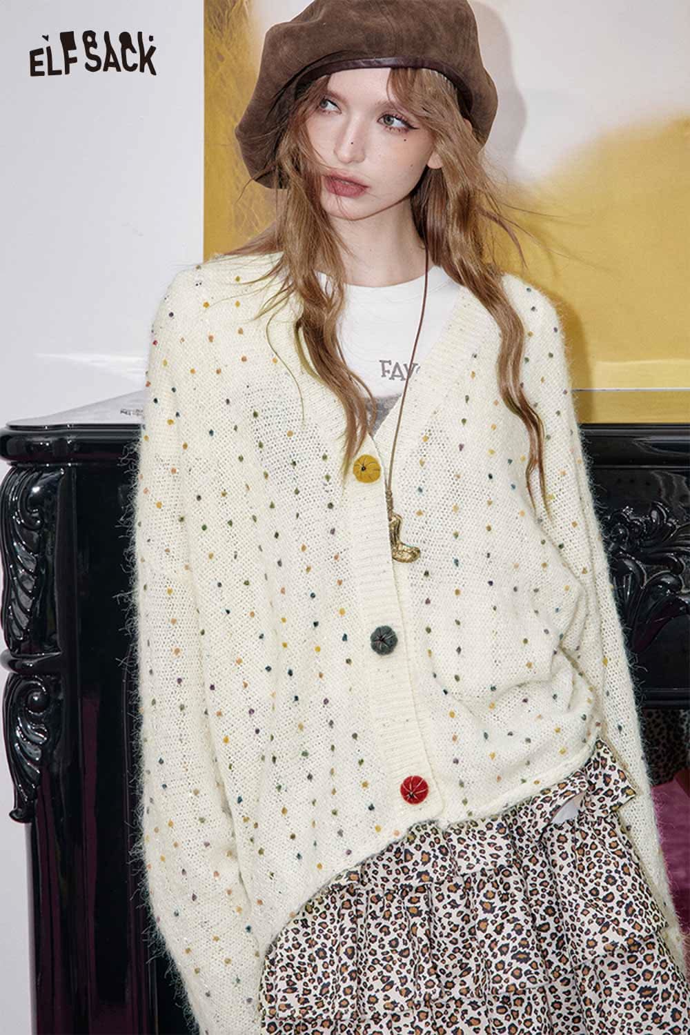 ELFSACK chunky v-neck cardigan for women with colorful buttons and a cozy knit design