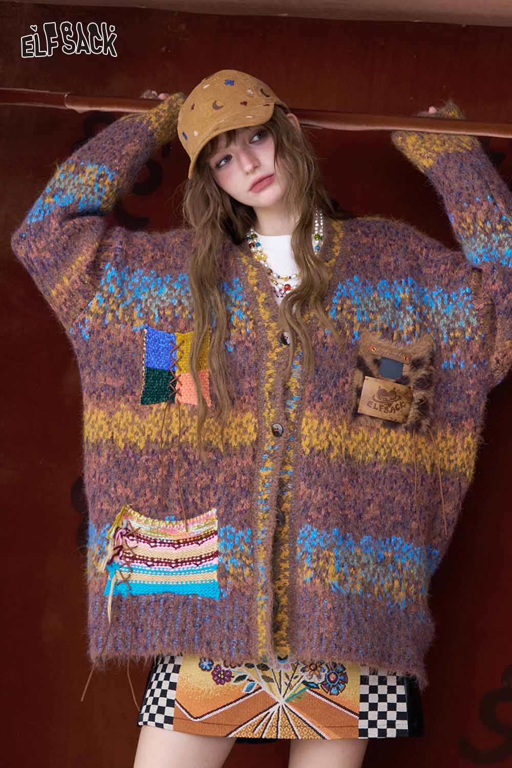 ELFSACK color block plaid A-line skirt paired with a cozy oversized cardigan and stylish cap