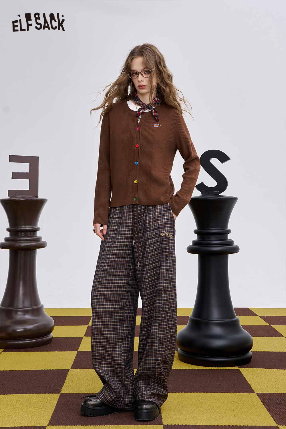 ELFSACK colorful button knit sweater in brown, styled with plaid pants for a trendy look