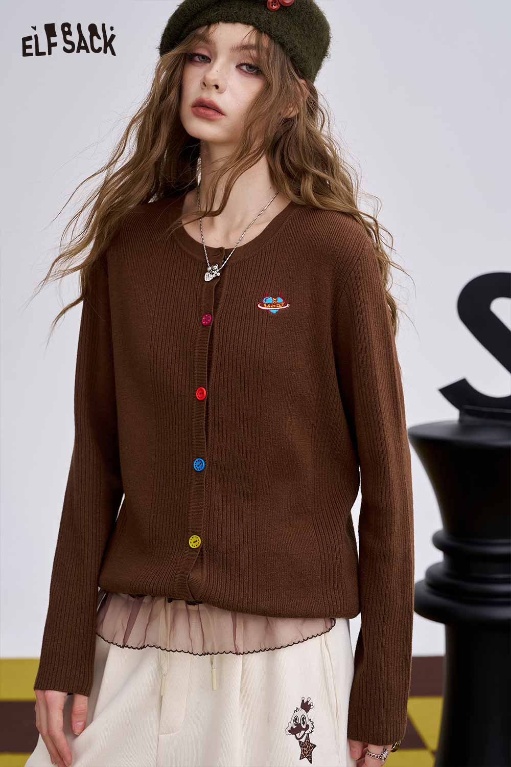 ELFSACK colorful button knit sweater in brown with colorful buttons and a ribbed texture