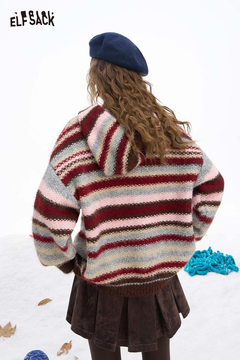 Colorful striped hooded sweater women from ELFSACK with a cozy and stylish design for winter wear