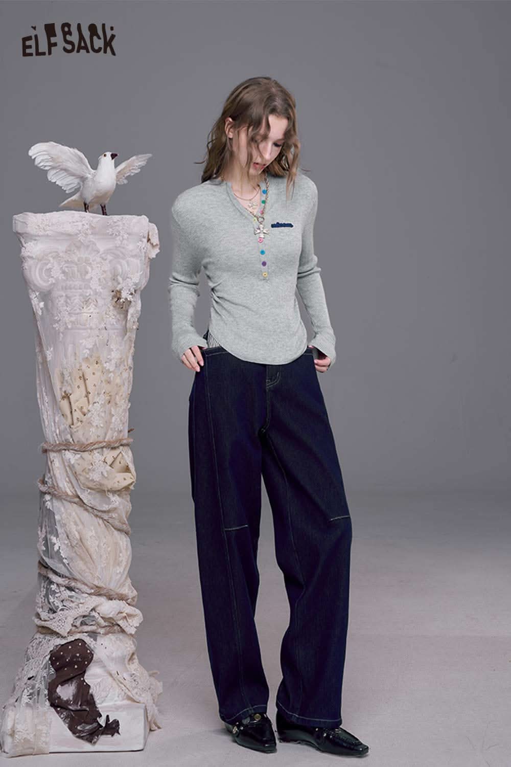 ELFSACK contrast stripe dark wash jeans paired with a light gray long sleeve top for a chic outfit