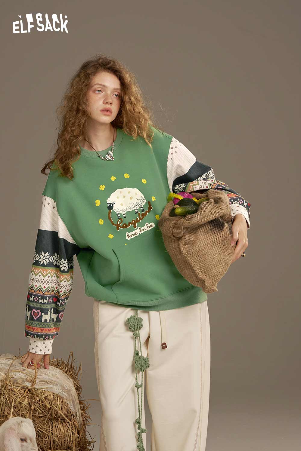 ELFSACK vintage splicing crew neck sweatshirt in green with colorful patterned sleeves and playful design