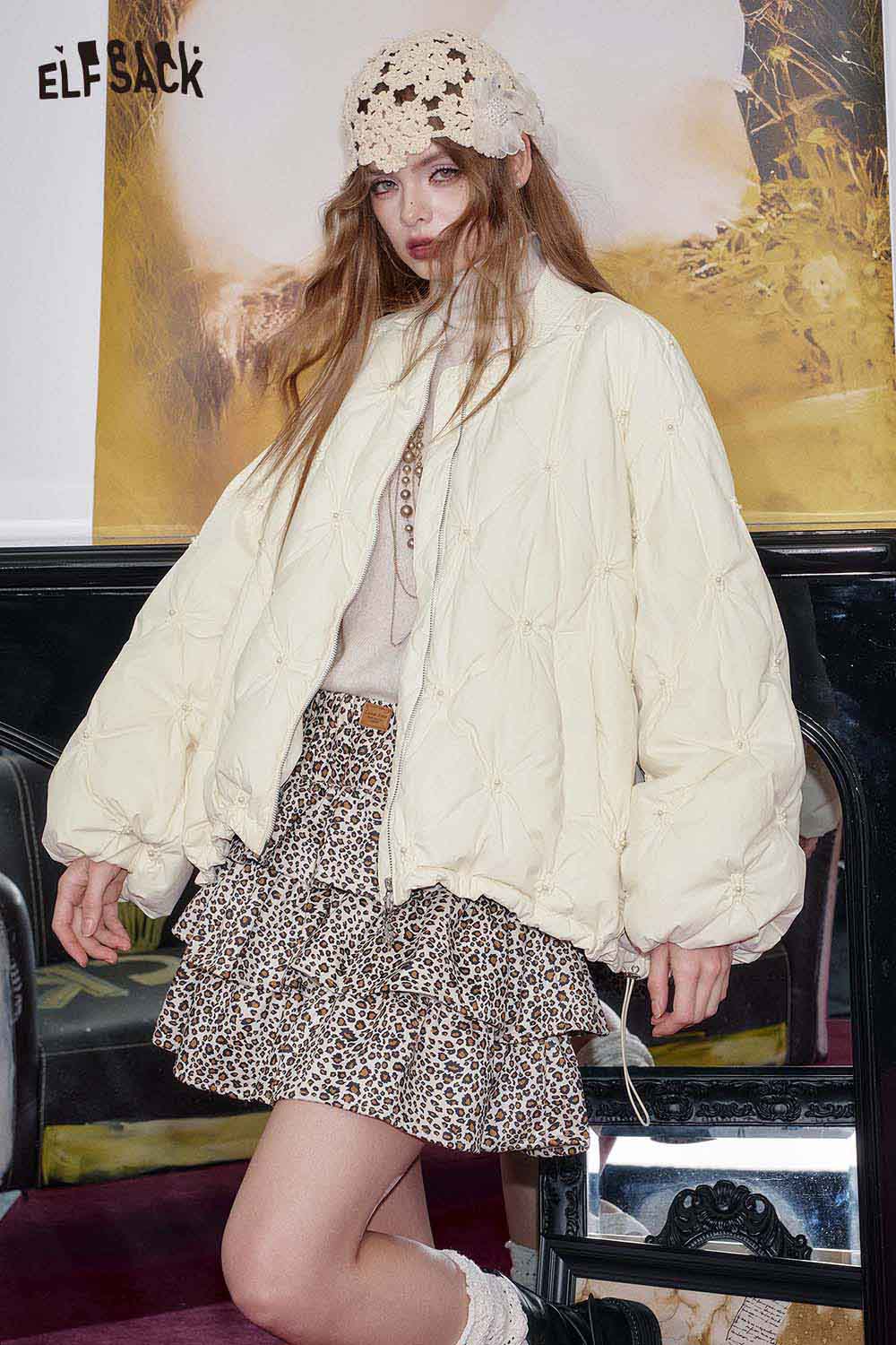 ELFSACK cream quilted mid-length jacket paired with a stylish outfit for a trendy autumn look