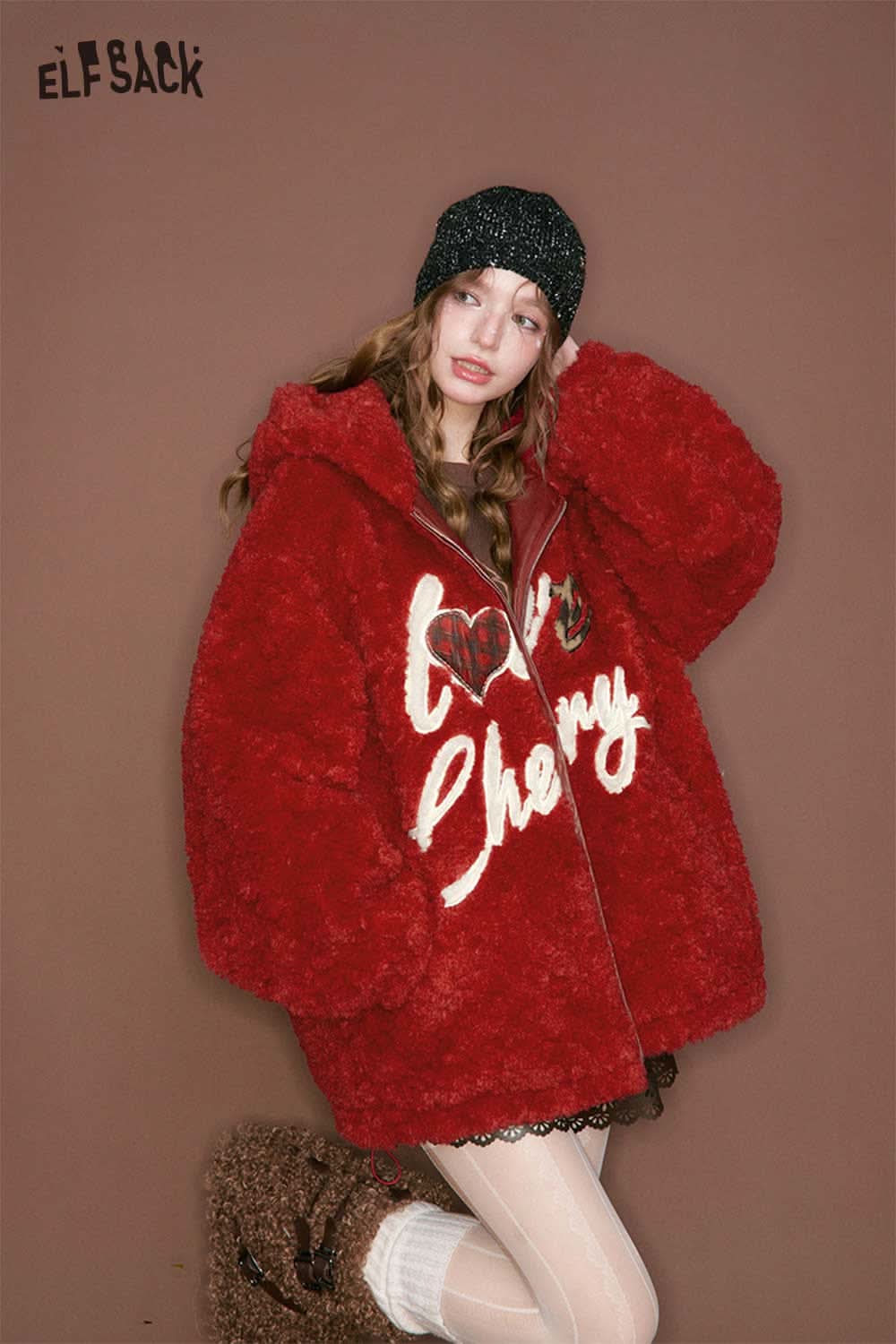 ELFSACK Cute heart embroidery faux wool jacket in red with cozy hood and playful lettering