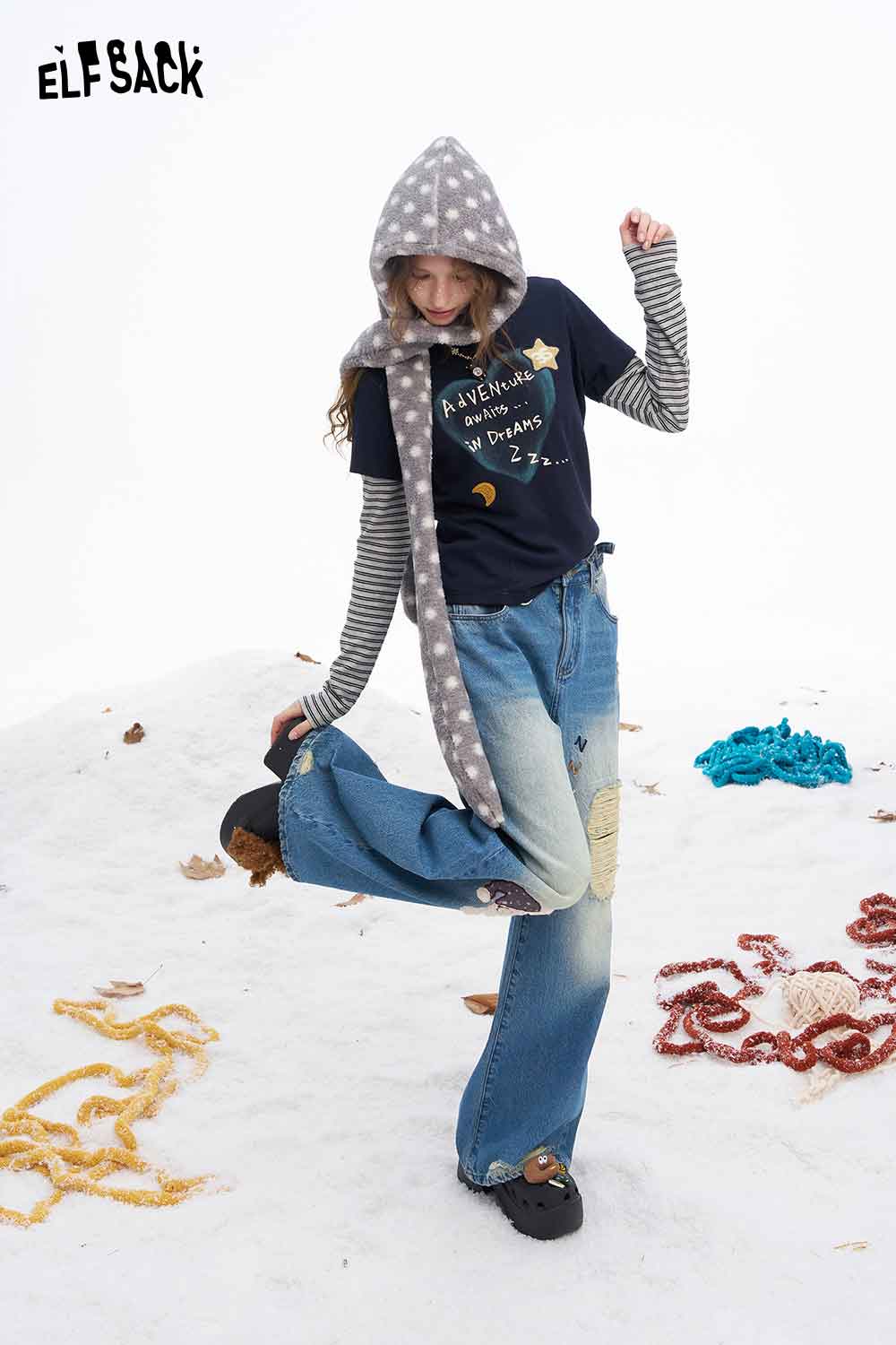 ELFSACK dog graphic distressed jeans with a playful design, perfect for casual wear and unique style