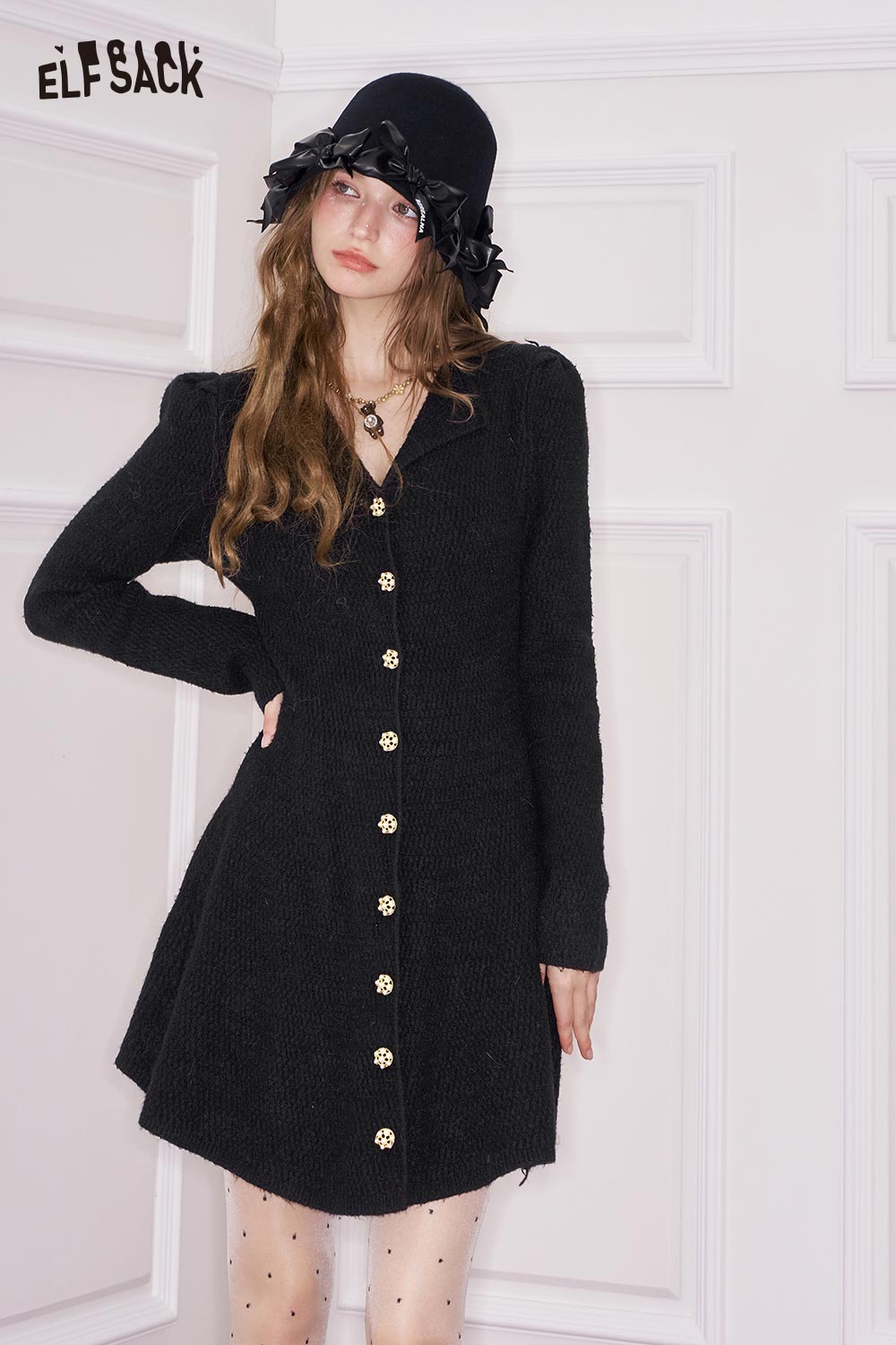 ELFSACK elegant gold button dress in black with long sleeves and a fit-and-flare silhouette