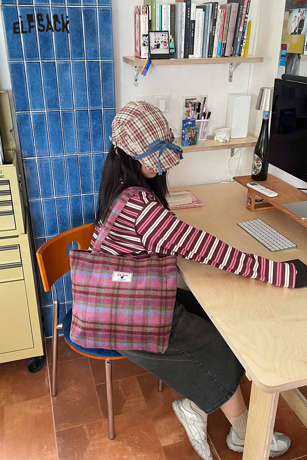 ELFSACK checkerboard weave tote bag in pink with stylish plaid design for everyday essentials