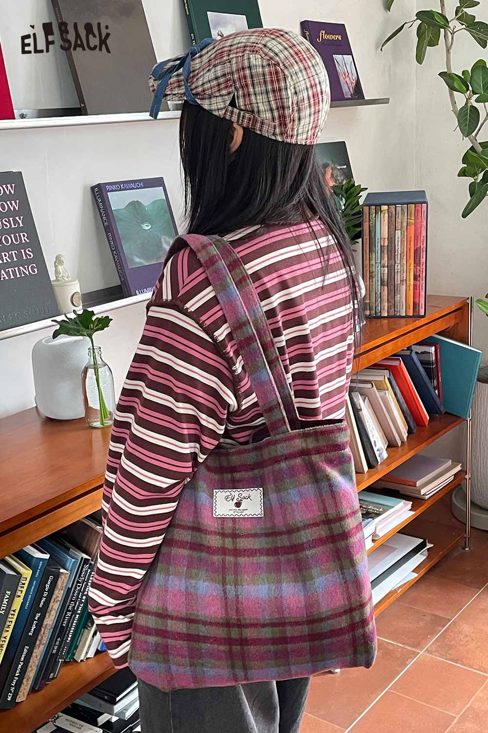 ELFSACK checkerboard weave tote bag displayed with a model wearing a striped shirt and plaid cap