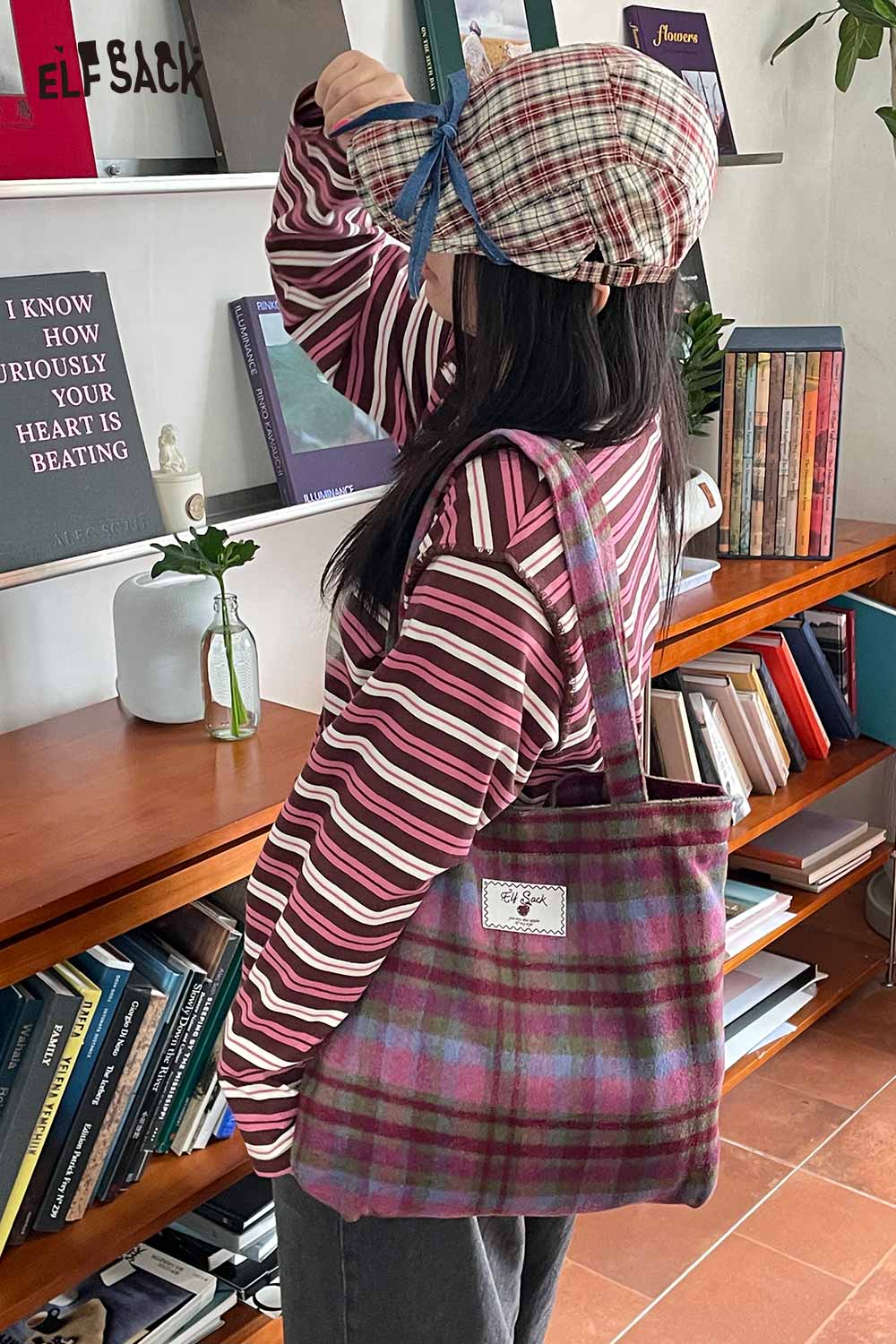 ELFSACK checkerboard weave tote bag in stylish plaid design for casual outings