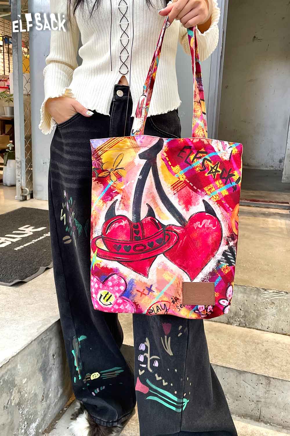 Colorful ELFSACK plaid graffiti tote bag with artistic designs for stylish everyday use