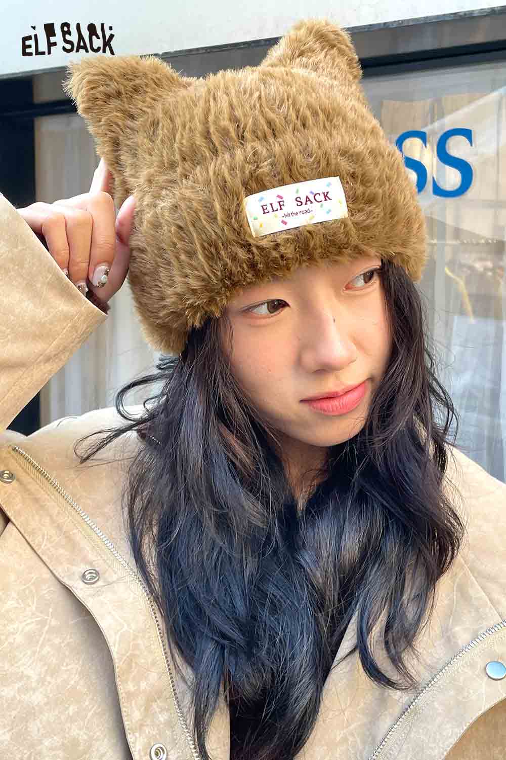 ELFSACK plush cat ear hat for women in soft brown fur for stylish winter looks