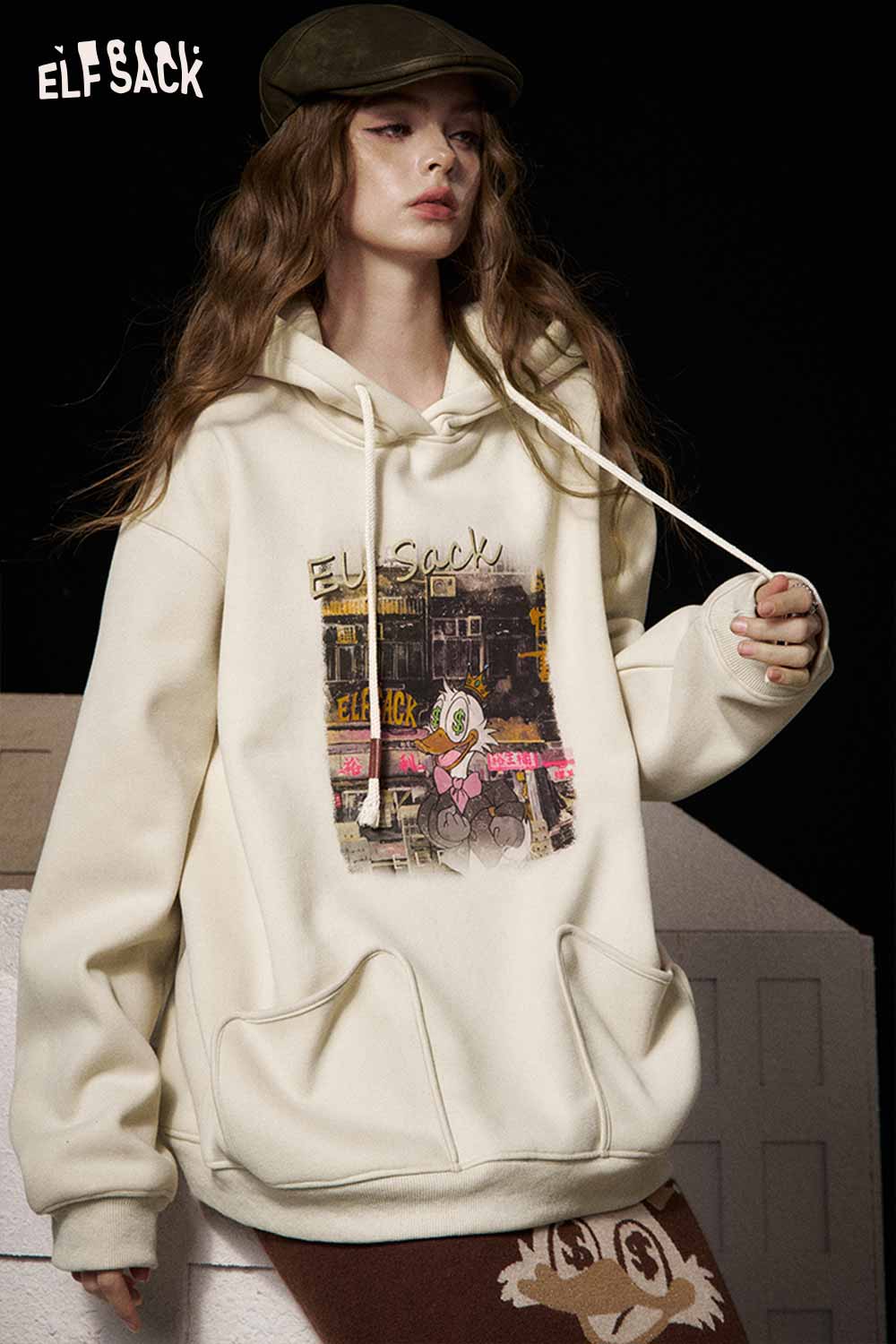 ELFSACK soft graphic hooded sweatshirt in cream with a playful print and cozy oversized fit