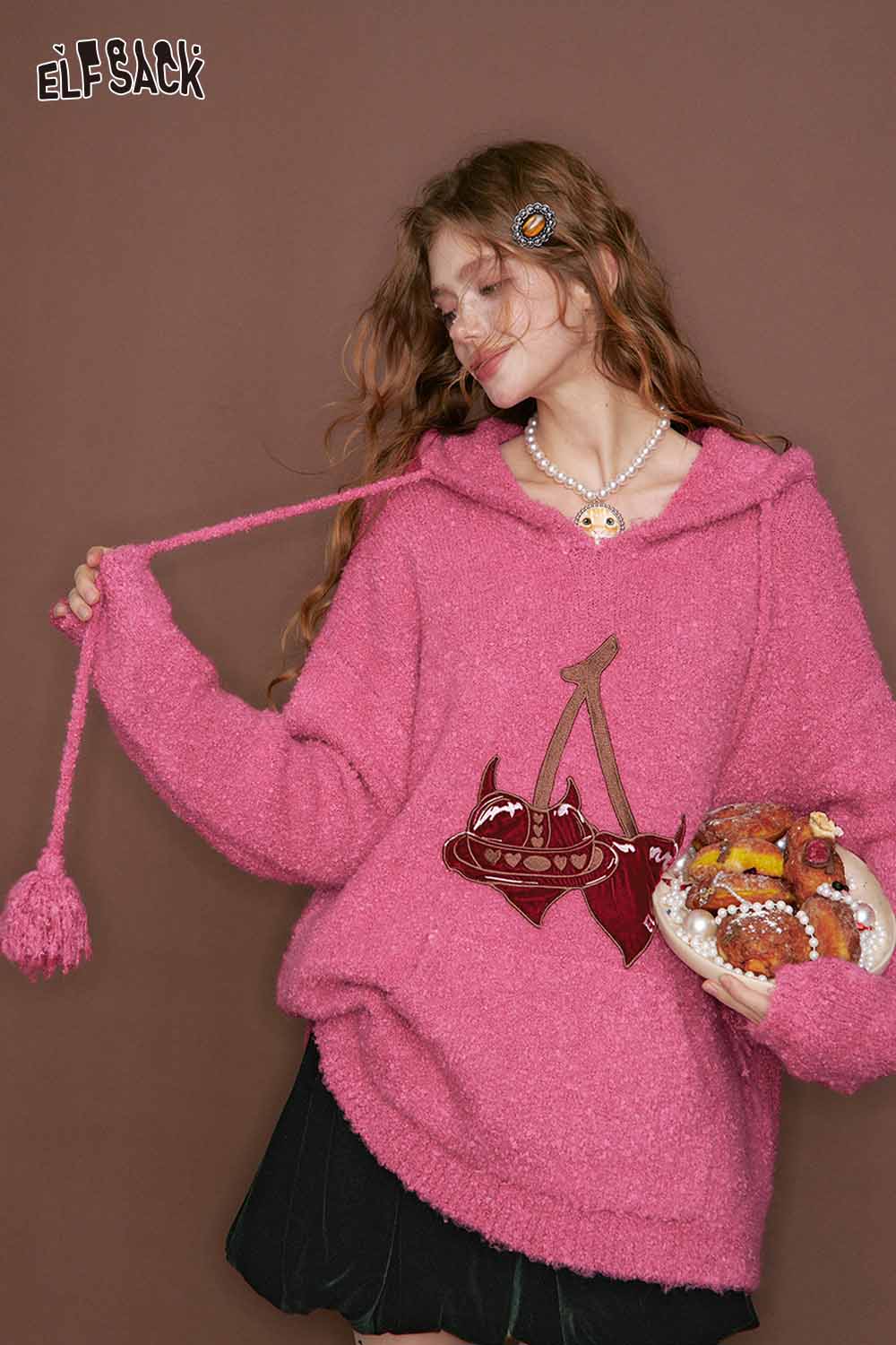 ELFSACK cherry heart embroidery sweater in pink with a cozy hood and stylish design