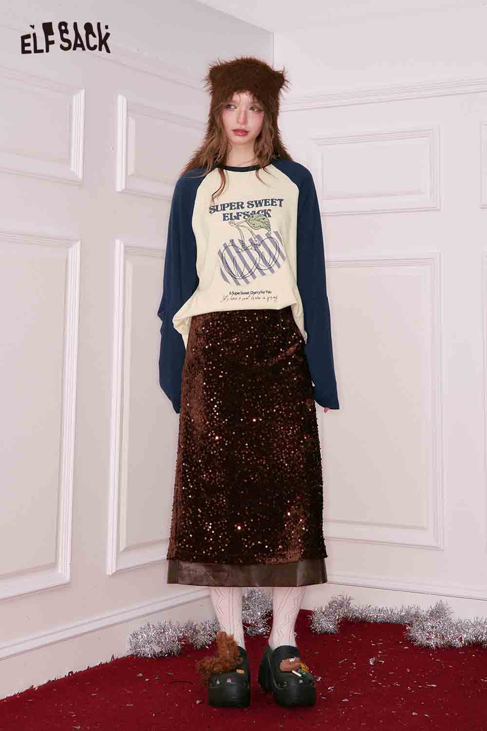 ELFSACK color block raglan sleeve tshirt in cream and navy with graphic print for a stylish look