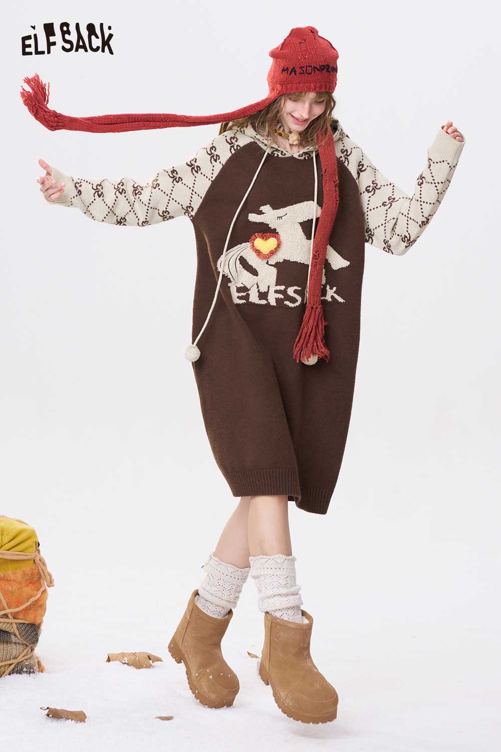 ELFSACK cute graphic knit dress in brown with playful design and oversized fit for cozy style.