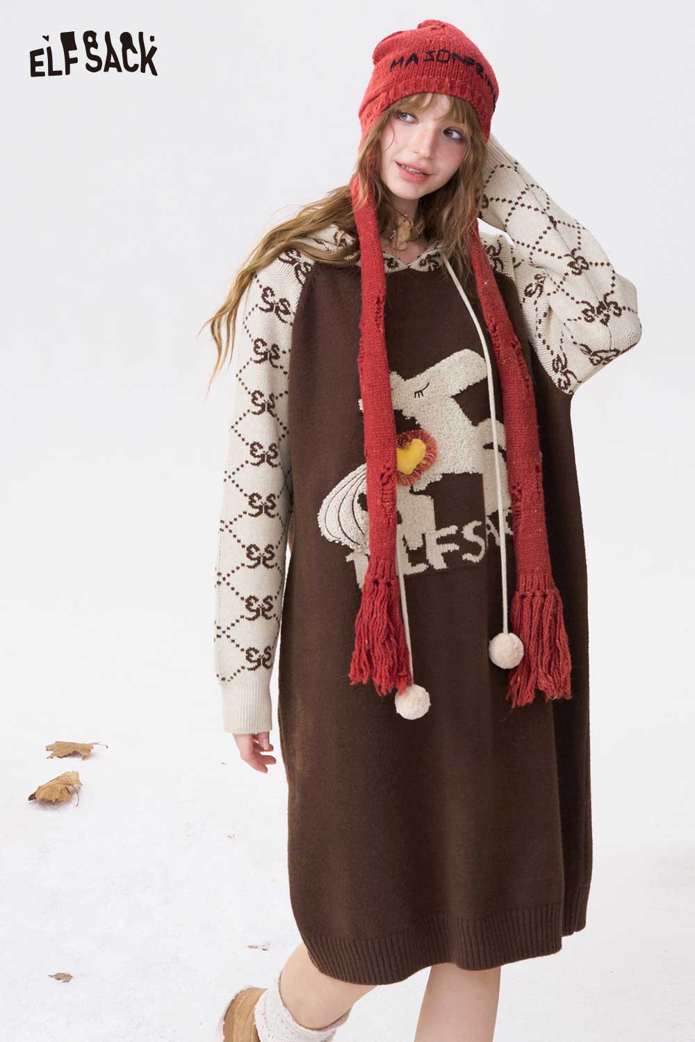 ELFSACK cute graphic knit dress in brown with playful design and cozy hood for stylish comfort