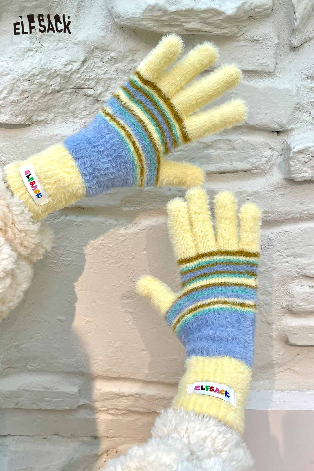 ELFSACK cute striped finger gloves in pastel colors, perfect for stylish warmth and comfort