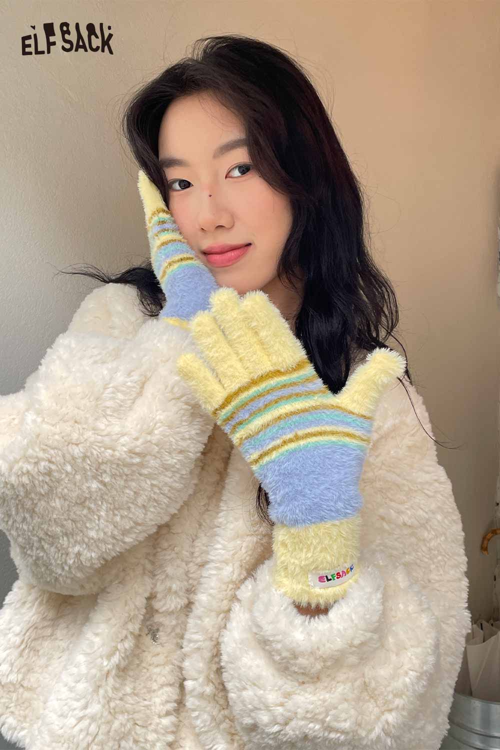 Cute striped finger gloves from ELFSACK in blue and yellow, perfect for stylish winter warmth