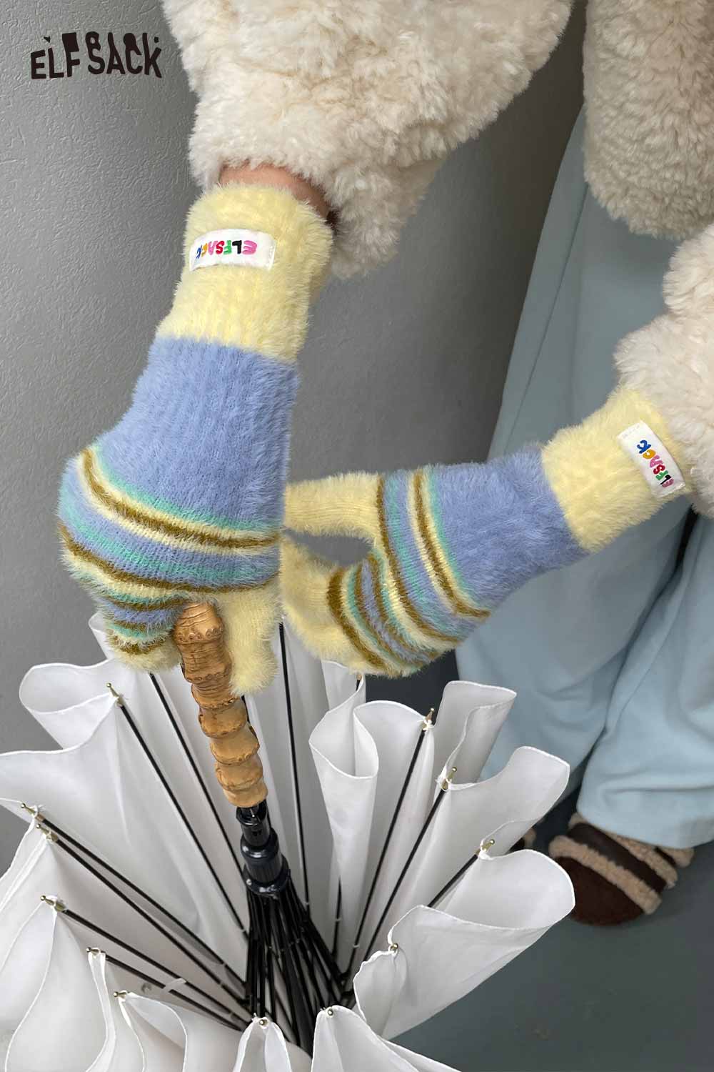 ELFSACK cute striped finger gloves in pastel colors, perfect for adding style and warmth on chilly days