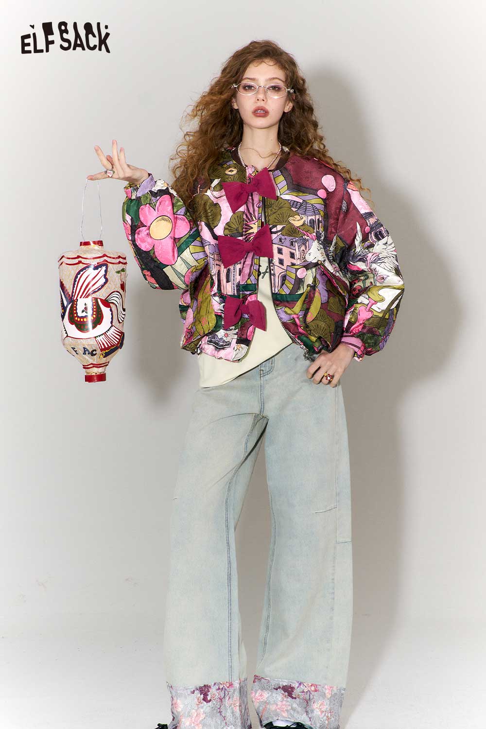ELFSACK devil heart embroidery t-shirt styled with colorful outerwear and wide-leg jeans