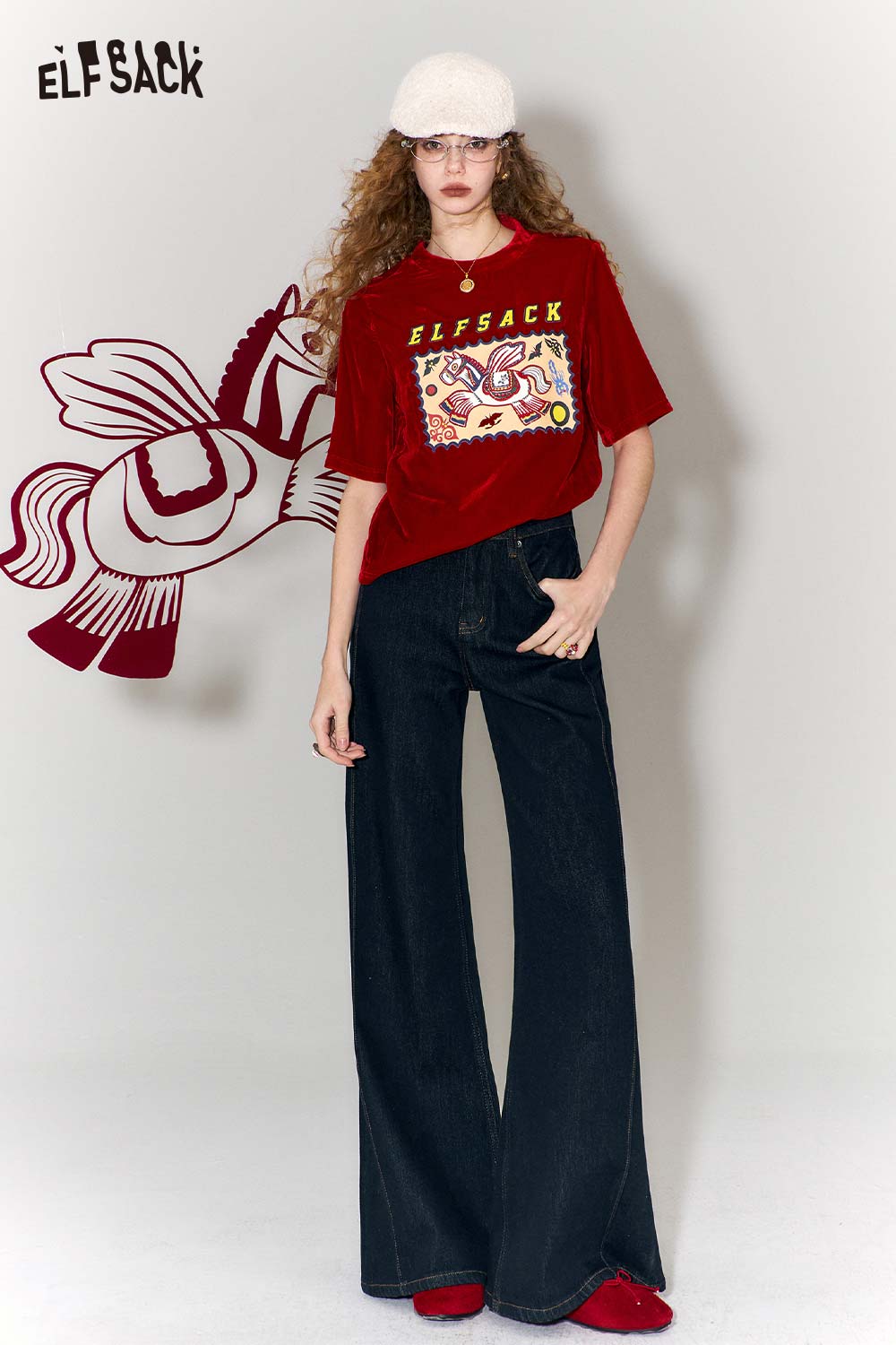 ELFSACK high waist flare leg jeans paired with a stylish red graphic tee for a modern look