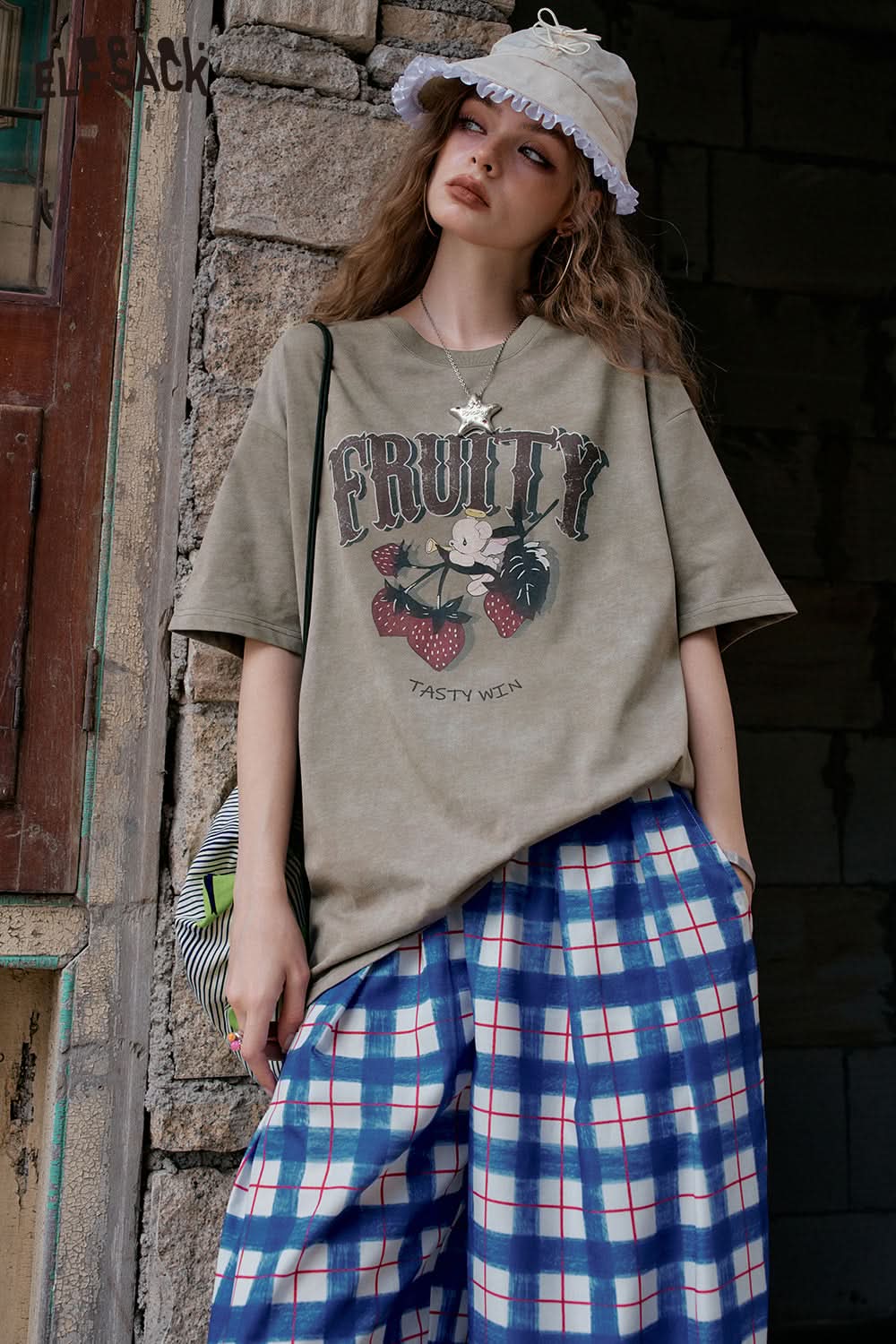 ELFSACK Retro Strawberry Print Casual Short Sleeve T-Shirt