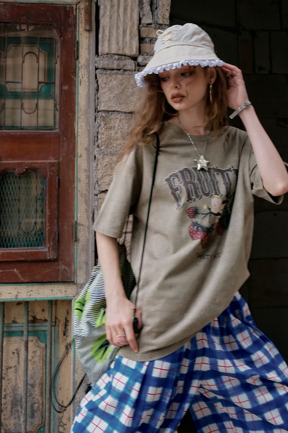 ELFSACK Retro Strawberry Print Casual Short Sleeve T-Shirt