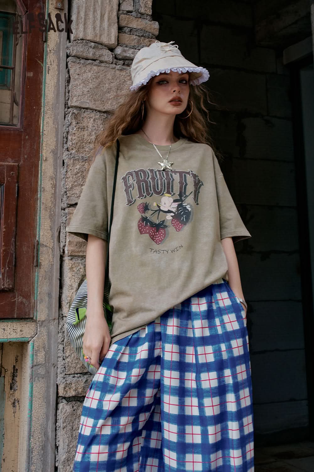ELFSACK Retro Strawberry Print Casual Short Sleeve T-Shirt