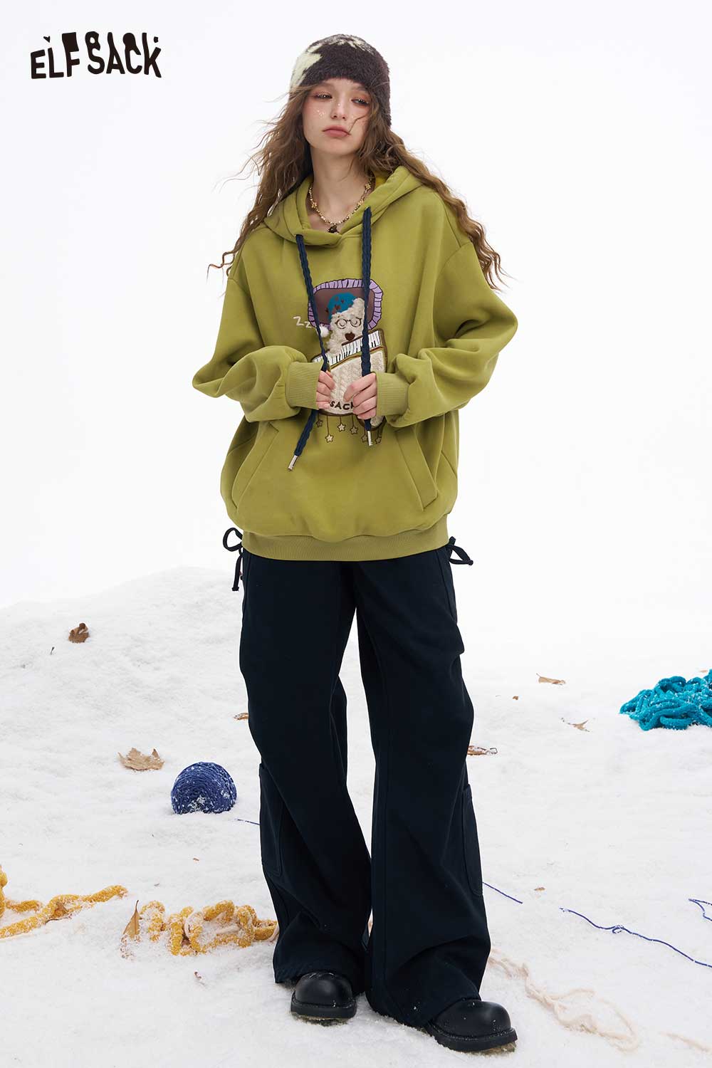 ELFSACK sleeping dog graphic hoodie in green with a cozy oversized fit for casual wear