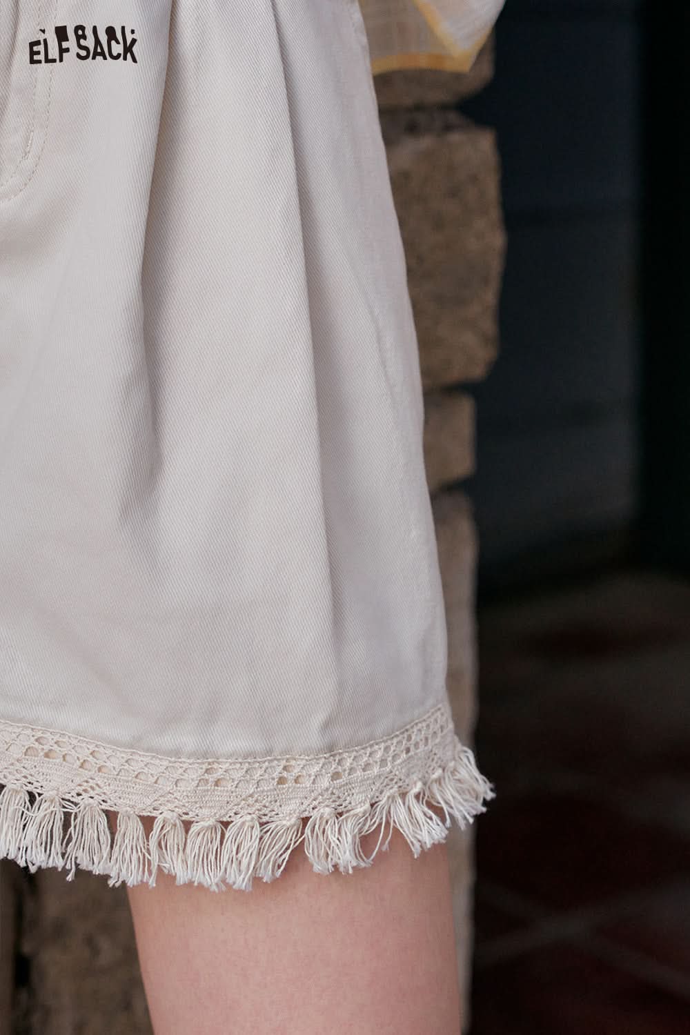 ELFSACK White High Waisted Tassel Casual Shorts
