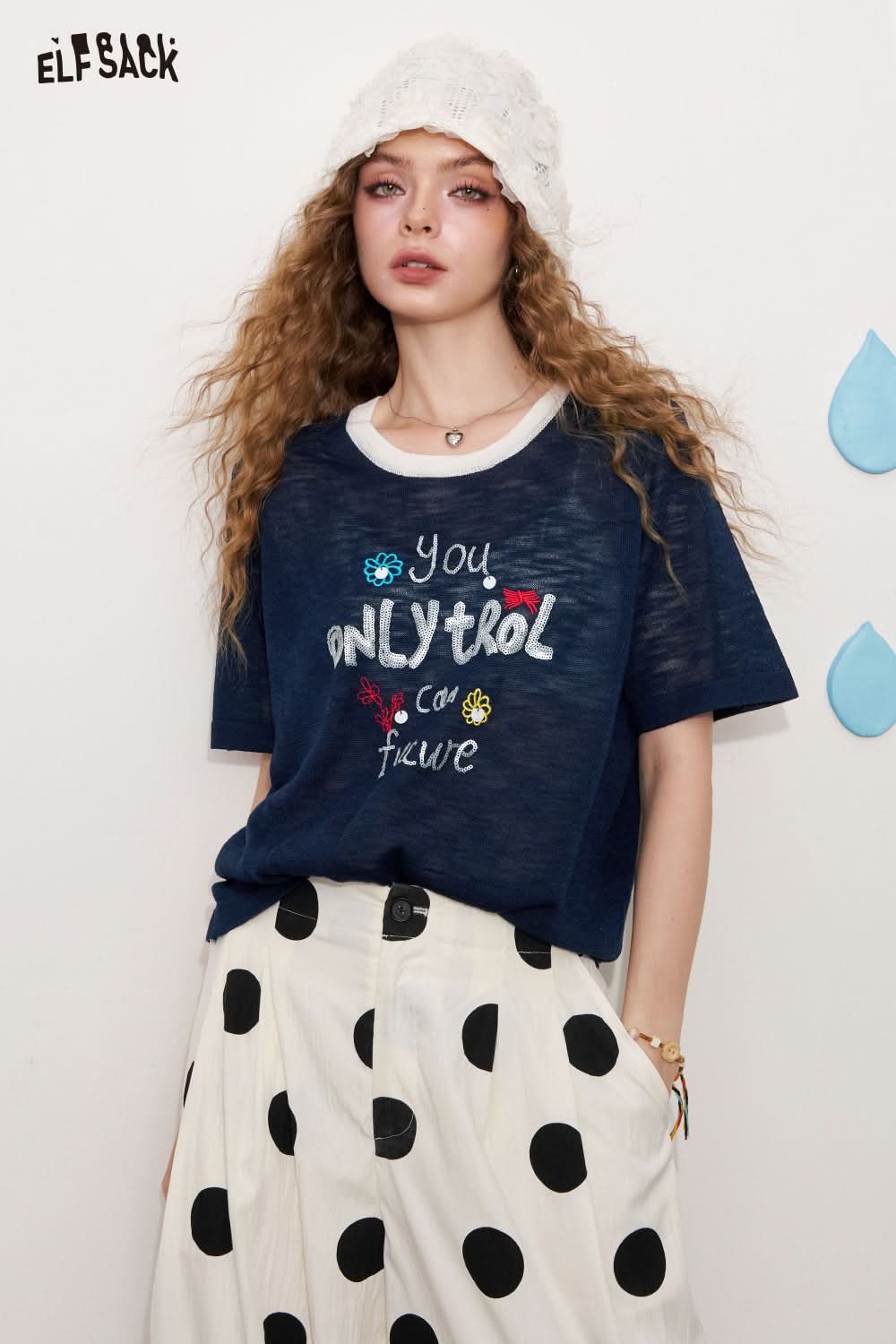 ELFSACK White Letter Embroidery Short-Sleeved Knit Sweater