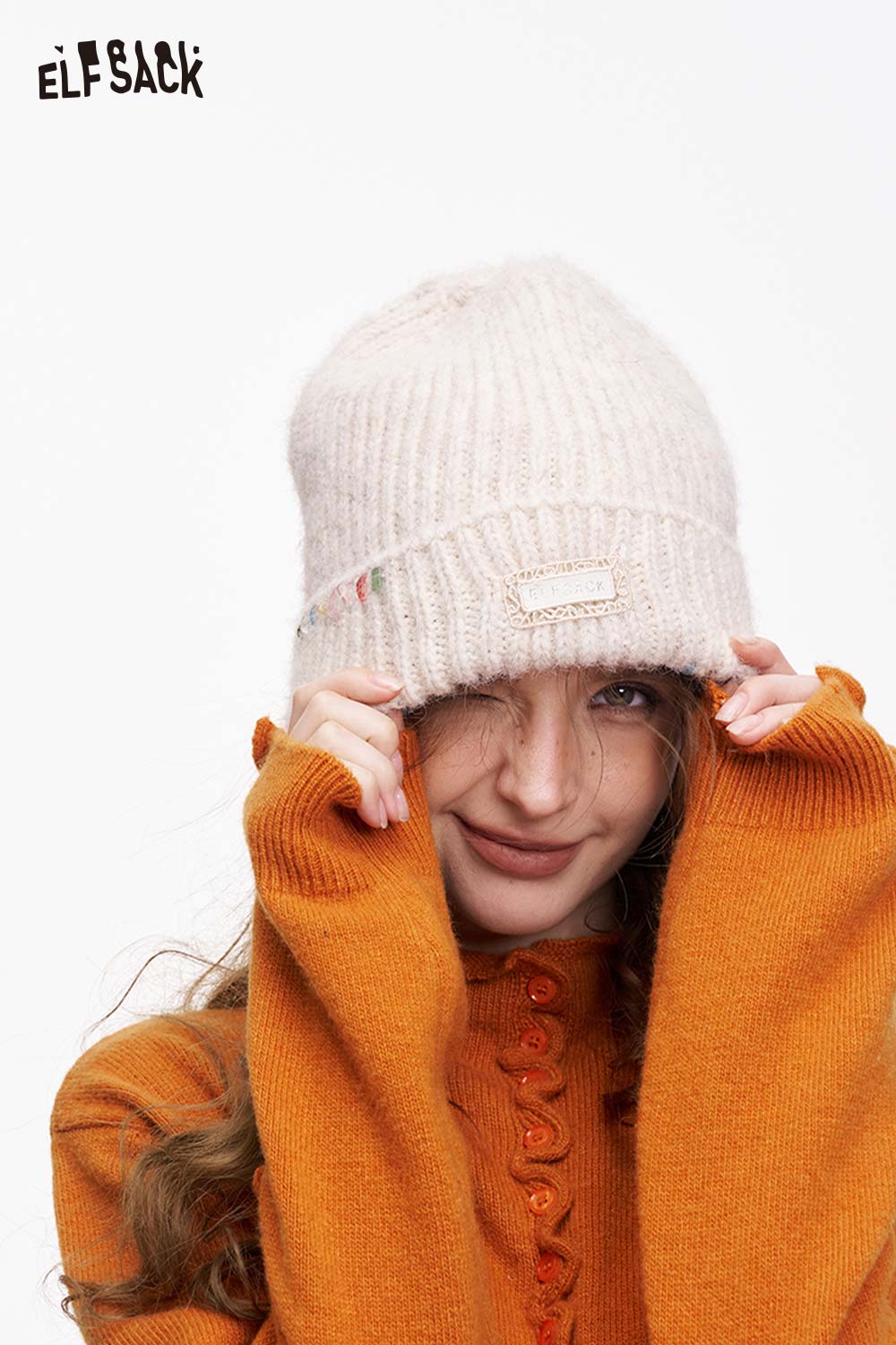 ELFSACK women's solid color beanie in light beige, offering a cozy and stylish look for winter fashion