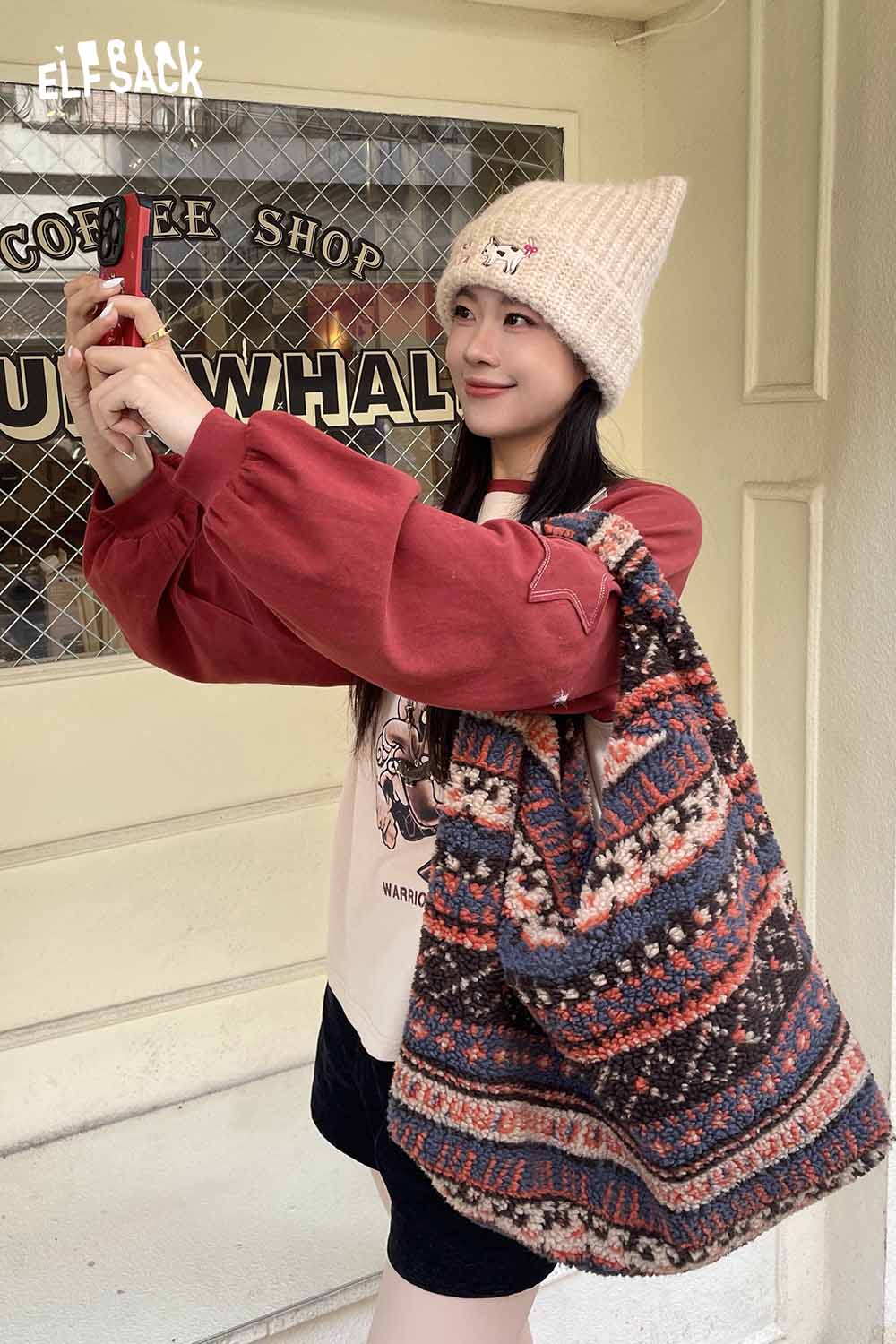 ELFSACK Fair Isle tote bag in vibrant colors, perfect for carrying essentials on stylish outings