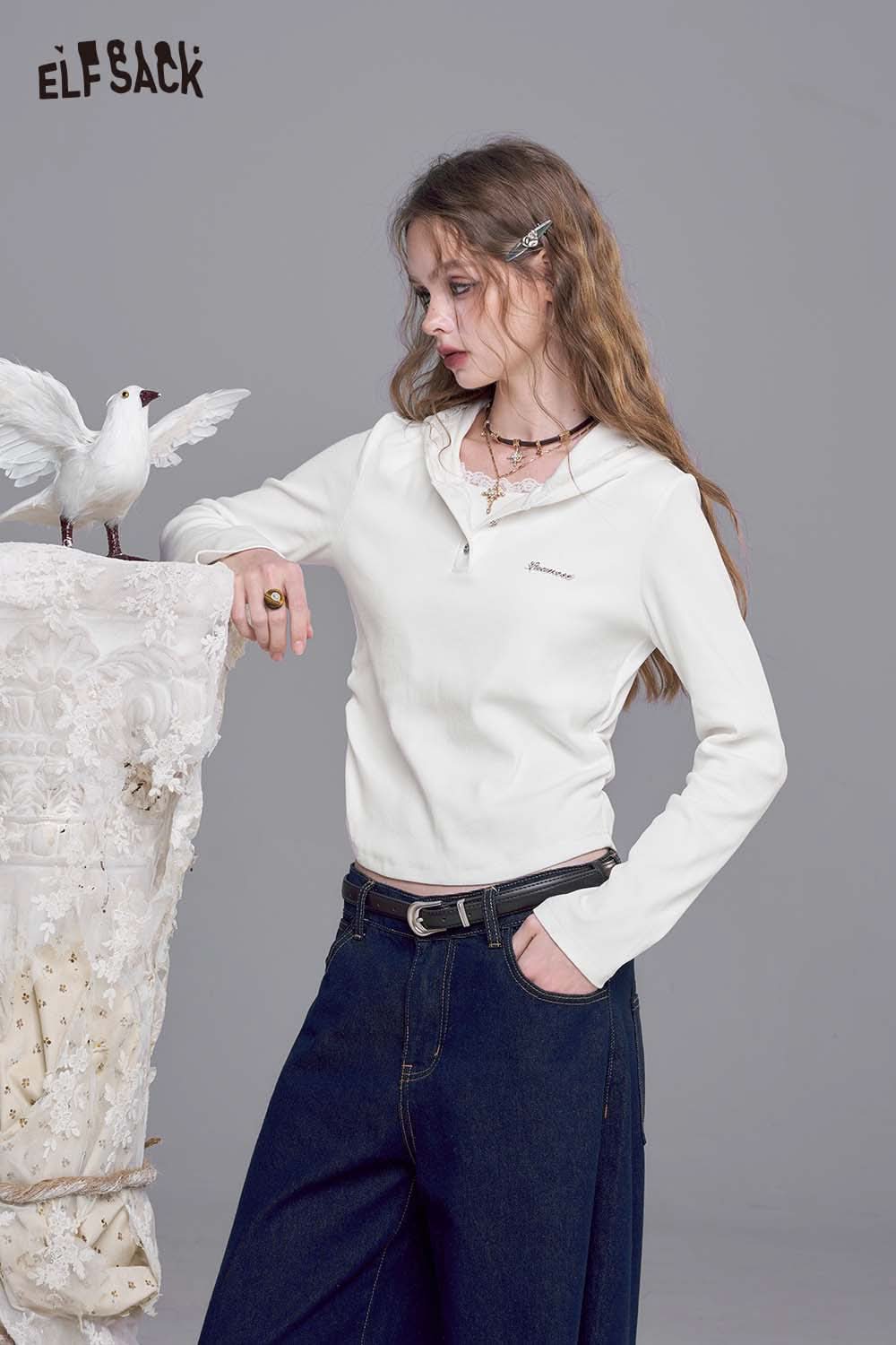 Stylish ELFSACK fitted hooded tee for women in white, perfect for casual outfits and layering