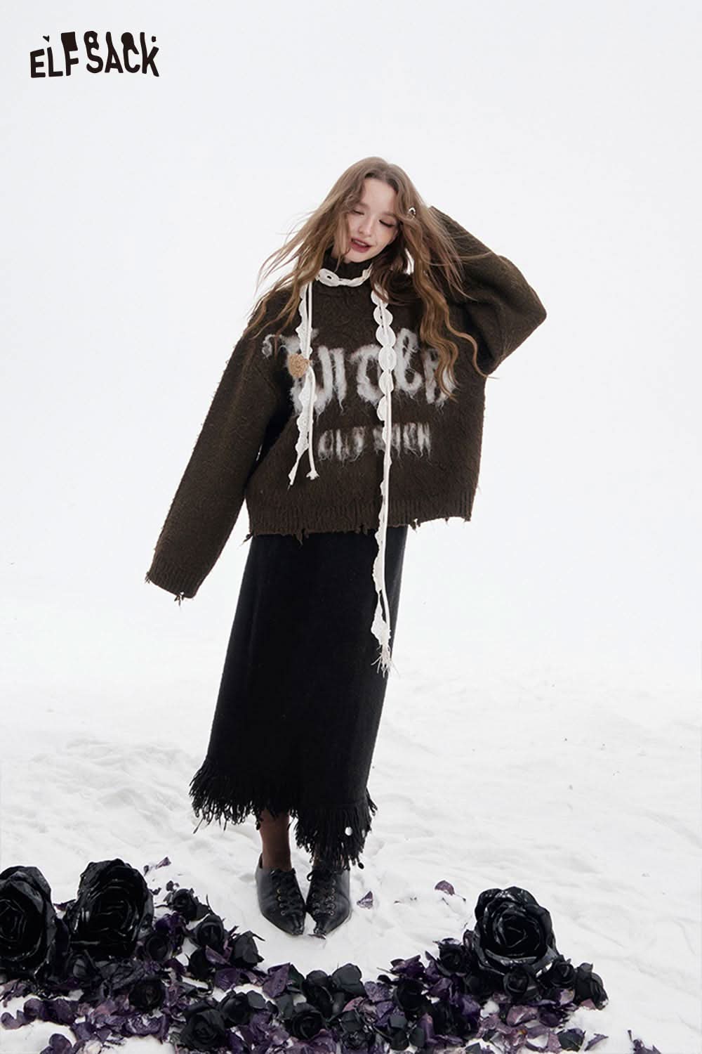 ELFSACK Fringe Hem Long Skirt in Black Paired with a Cozy Sweater for a Stylish Look