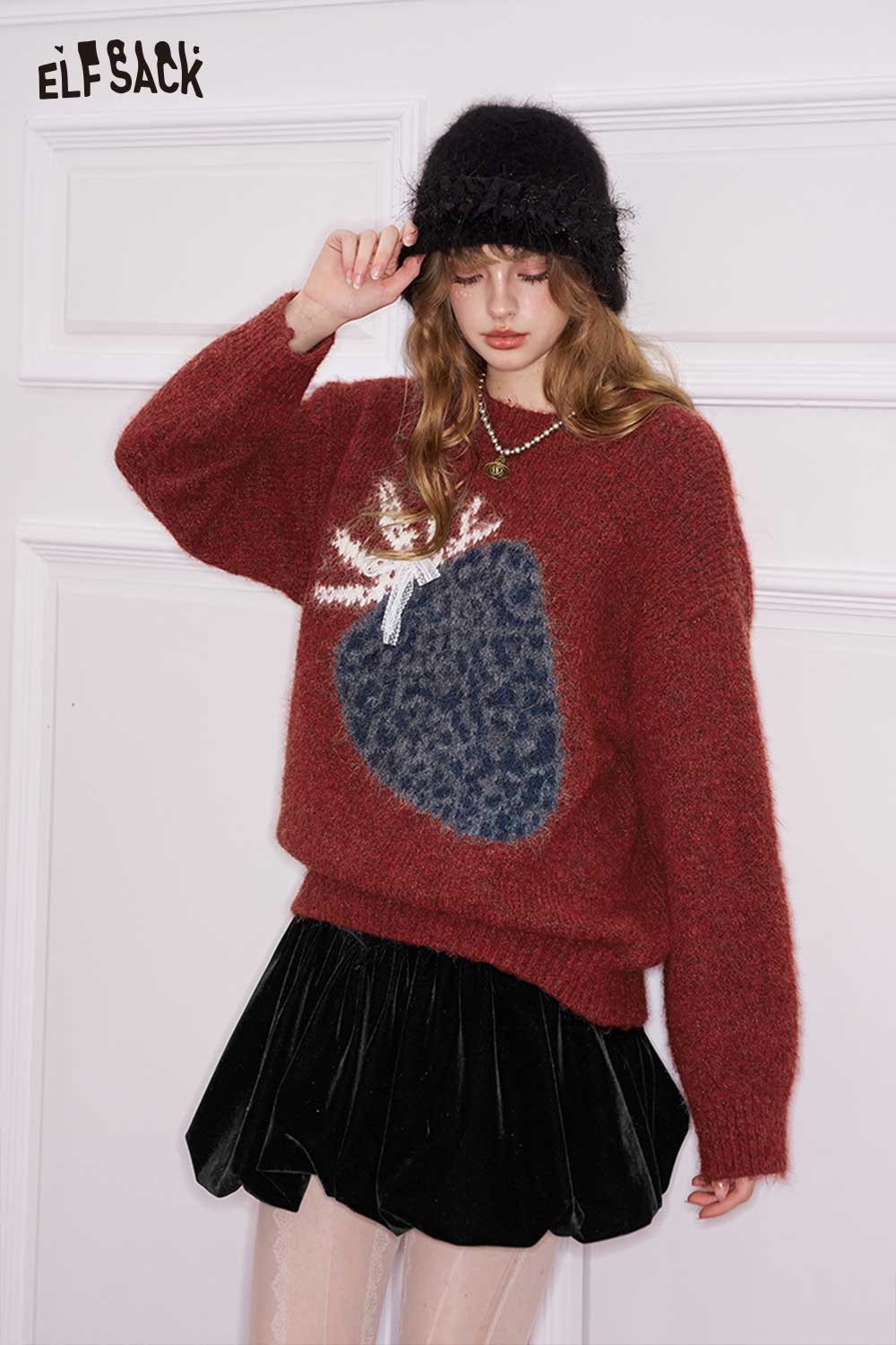 ELFSACK fruit graphic sweater for women in red with a stylish design, paired with a black skirt