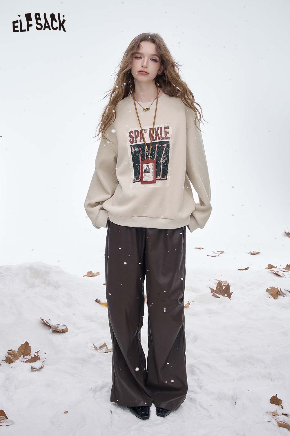 ELFSACK women's graphic sweatshirt in beige with Sparkle 17 design, perfect for casual outings