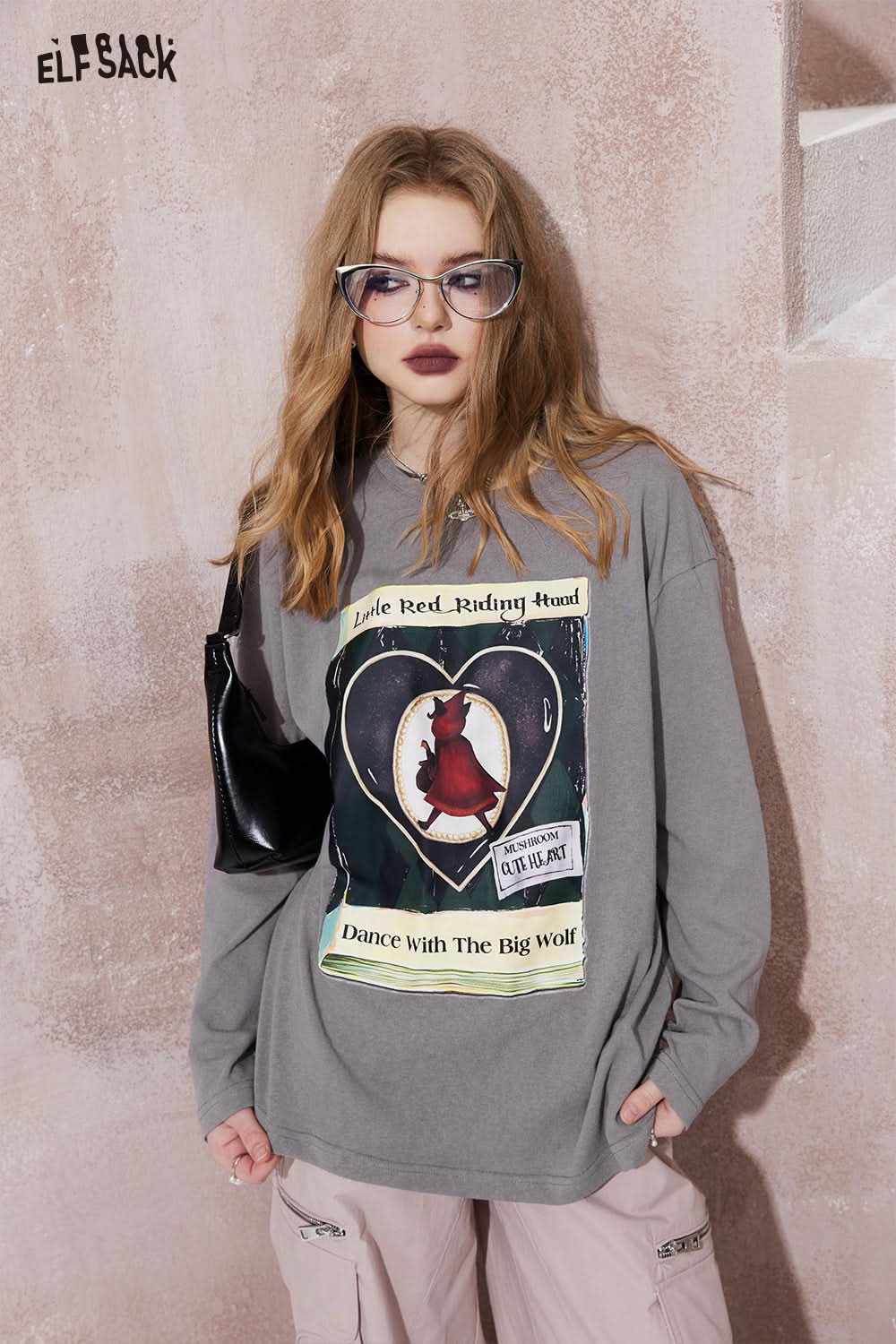 ELFSACK gray long sleeve T-shirt with Graphic Print of Little Red Riding Hood and Big Wolf design