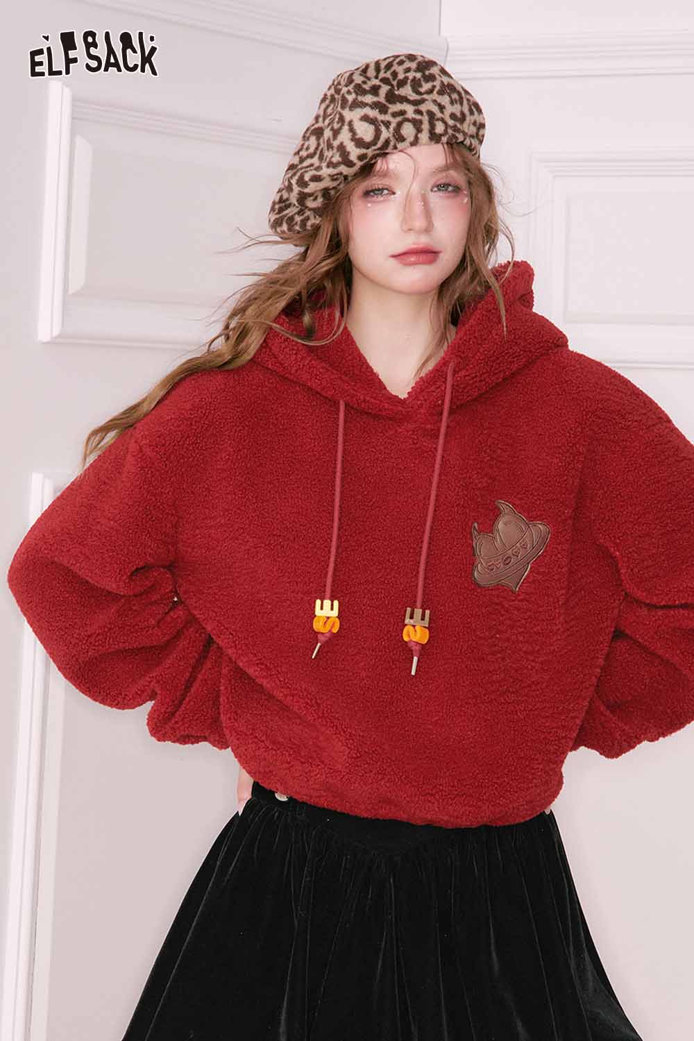 ELFSACK heart embroidery cropped hoodie in red with oversized fit and stylish design