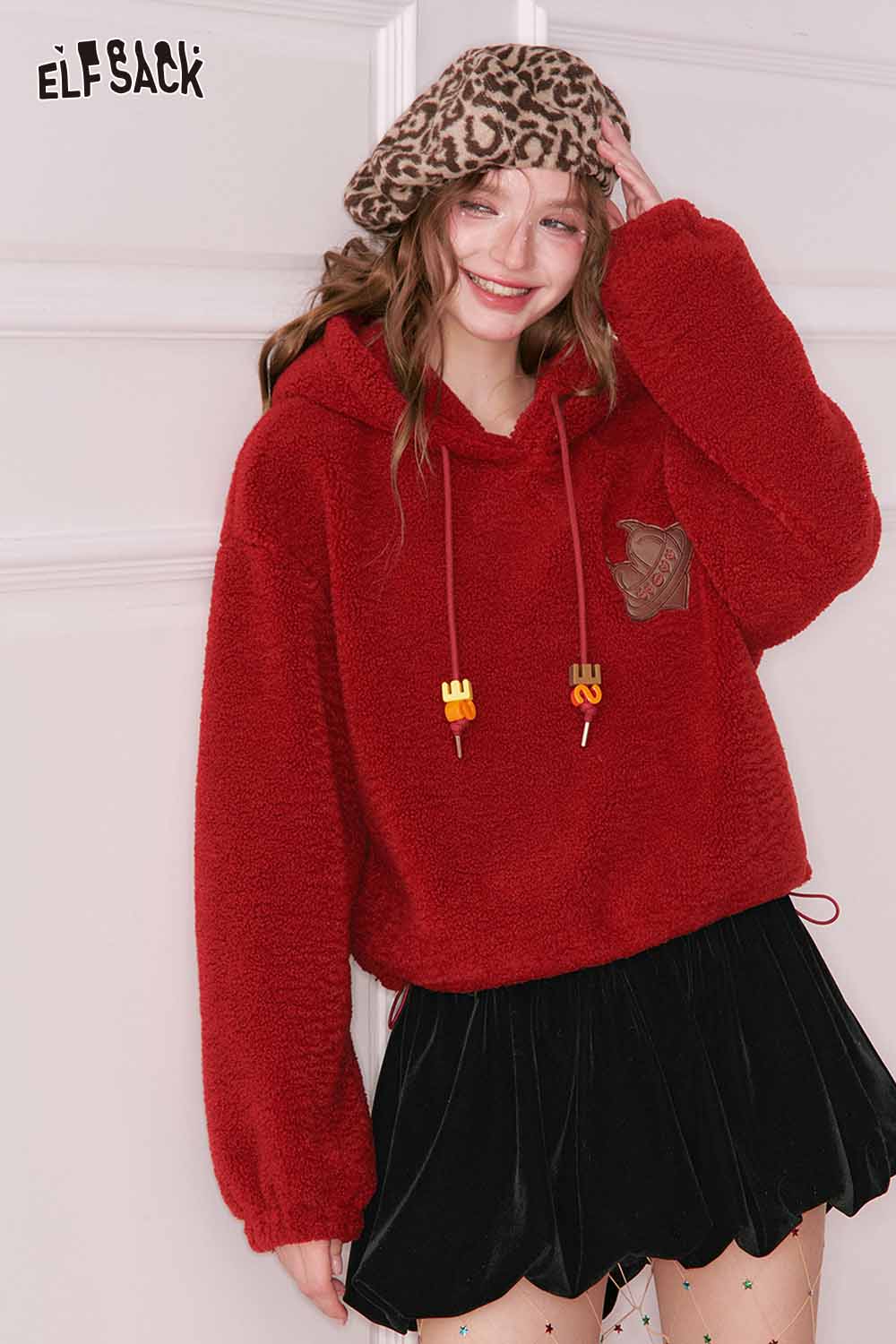 Cozy ELFSACK heart embroidery cropped hoodie in red with a cute bear patch and a relaxed fit